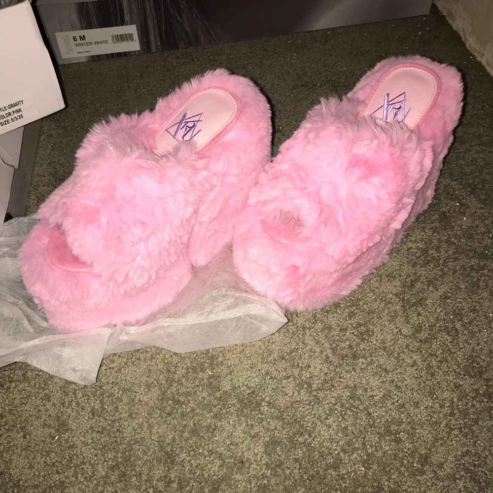 BRAND NEW NEVER WORN! YRU PINK FURRY SUPER TALL!!